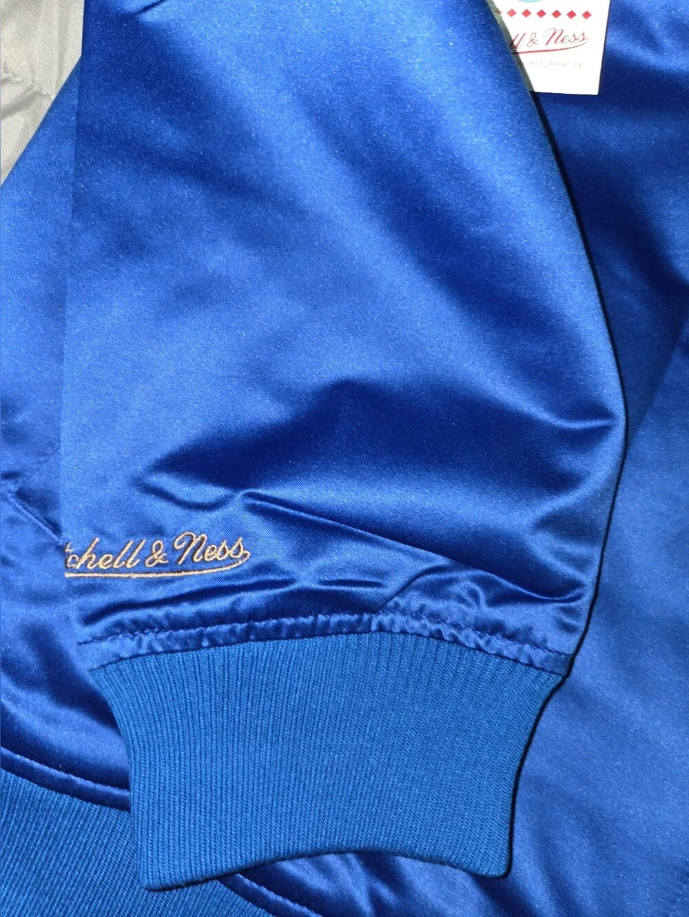 Chicago Cubs Lightweight Satin Vintage Logo Full-Zip Bomber Jacket Size XL